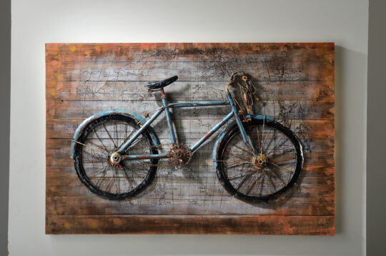 Bike – 3D Metall Wandbild auf Holz 80x120 cm | Handbemaltes Vintage Fahrrad Wall Art im Industrial Stil